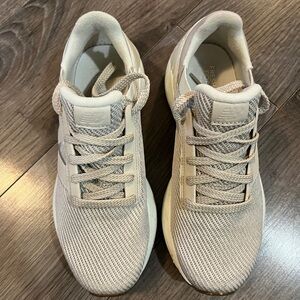 New Balance Fresh Foam 1440 cream women’s size 8